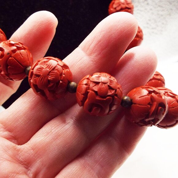 EARLY 20TH CENT. CARVED CINNABAR 16MM BEADS STERLING SPACERS & CLASP NECKLACE 39 - Picture 2 of 4